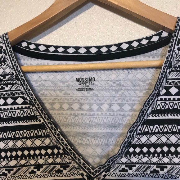 Geometric Print V-Neck Top - XXL - Picture 2 of 4